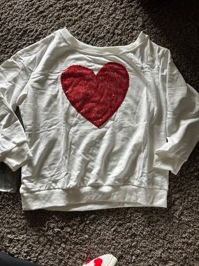 Heart sequins sweat shirt size l white/cream in color brand new